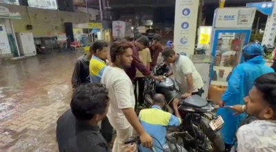 Jamshedpur News: पेट्रोल में पानी मिलावट का आरोप, लोगों ने मानगो के पेट्रोल पंप पर किया हंगामा