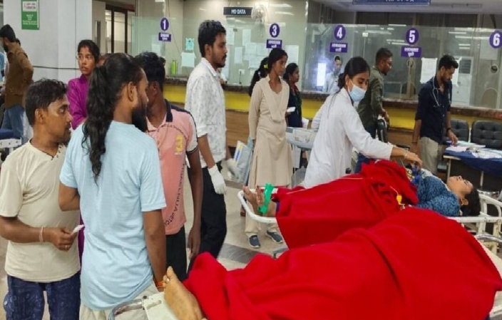 Saraikela News: बाइक सवार की बस से टक्कर, हरिना मेला से लौट रहा था युवक, घायल का इलाज जारी