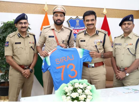 Cricket News: क्रिकेटर और DSP मोहम्मद सिराज ने तेलंगाना DGP से की मुलाकात
