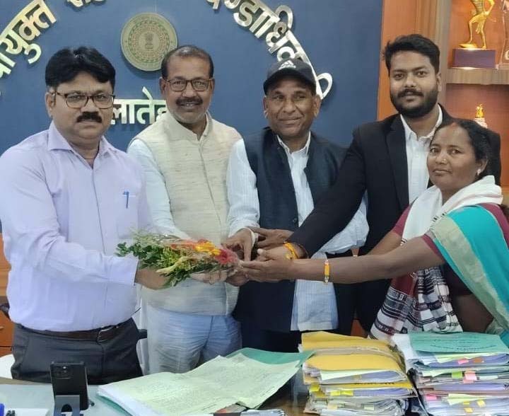 लातेहार: कांग्रेसियों ने नवनियुक्त उपायुक्‍त से की मुलाकात