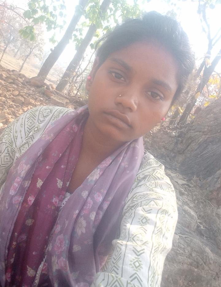 लातेहार: नाबालिग किशोरी का पेड़ से झुलता शव मिला, परिजनों ने हत्या  की जताई आशंका