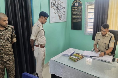 लातेहार: SP ने चंदवा थाना का किया निरीक्षण, दिए कई दिशा निर्देश