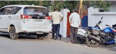 Deoghar News: ई-सिम के जरिए साइबर ठगी करने वाले 6 आरोपी गिरफ्तार, छत्तीसगढ़ पुलिस पहुंची देवघर