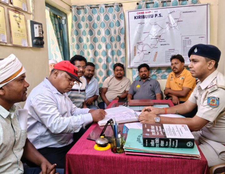 Chaibasa News: बिरसा मुंडा स्मारक से कॉपर रस्सी चोरी, समिति ने किरीबुरू थाना प्रभारी से की मुलाकात