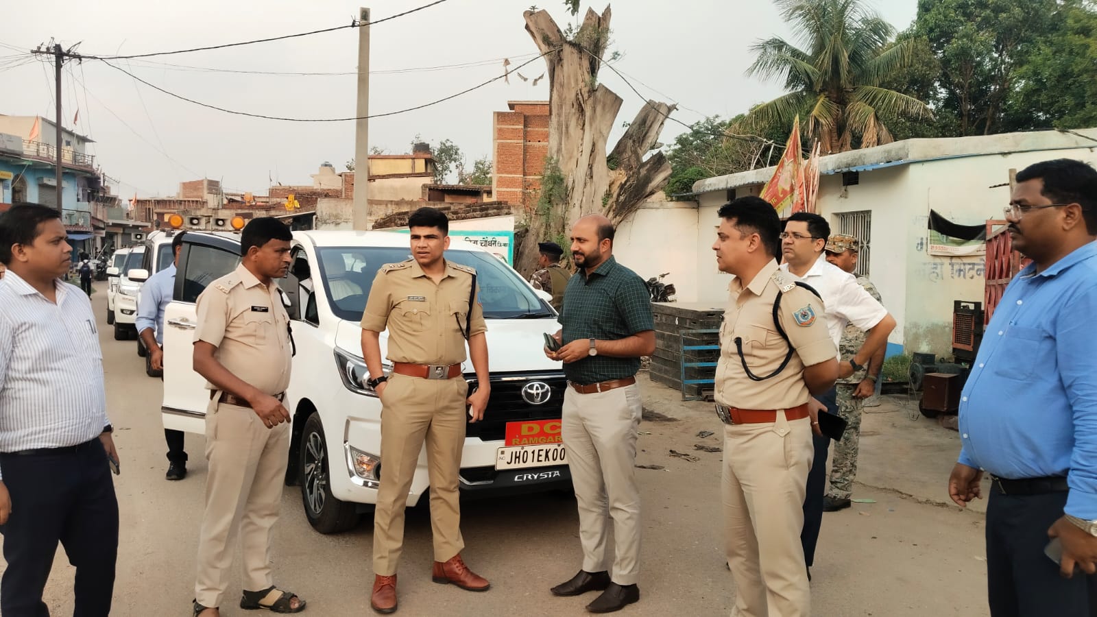 Ramgarh News: मुहर्रम को लेकर DC-SP ने निकाला फ्लैग मार्च, हुड़दंगियों को बख्शा नहीं जाएगा: DC