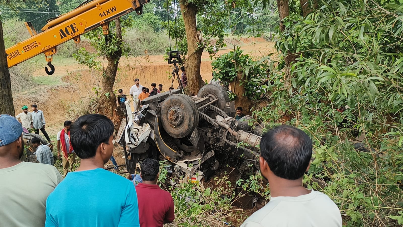 Simdega: अघरमा में हादसा, गड्ढे में गिरी ट्रेलर, चालक की मौत