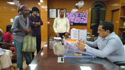 Gumla: उपायुक्त ने सुनी लोगों की समस्याएं, त्वरित निष्पादन के दिए निर्देश