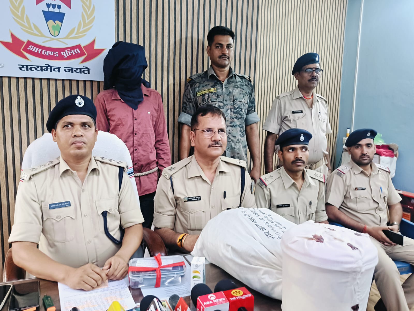 गिरिडीह: बस स्टैंड रोड में हुए 2 लूटकांडों का खुलासा, एक आरोपी देवघर से गिरफ्तार