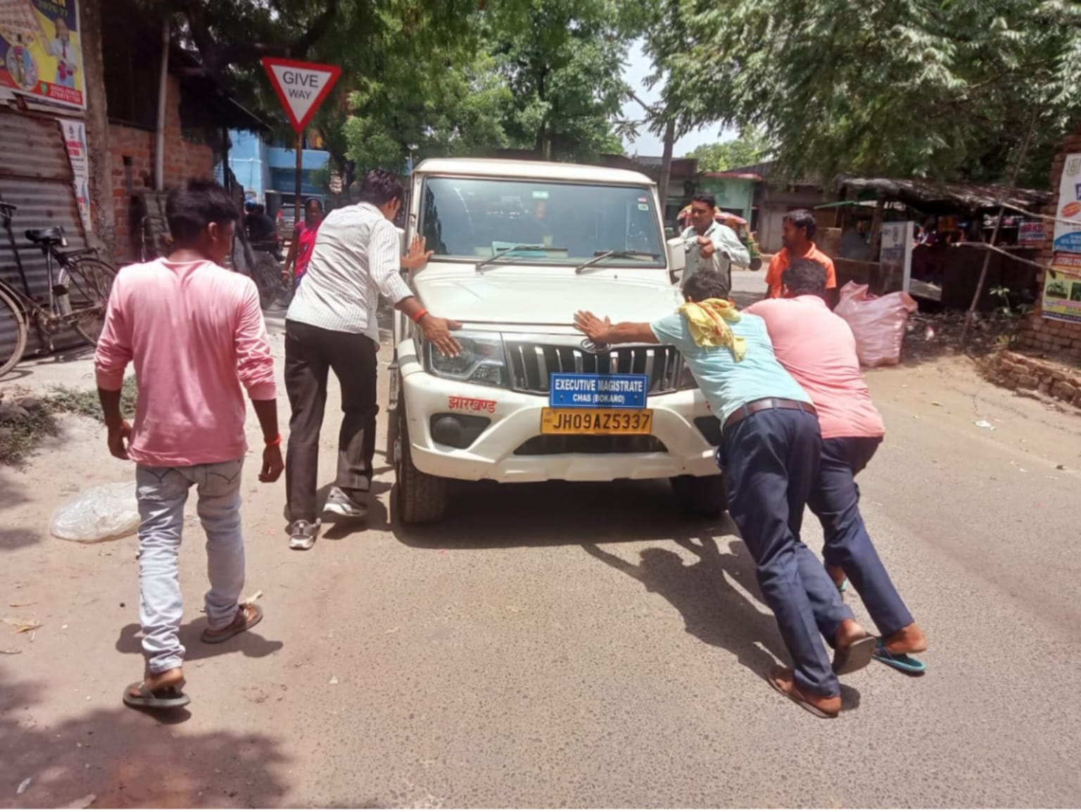 Bokaro News: बोकारो में महिला मजिस्ट्रेट पर पत्रकार से दुर्व्यवहार का आरोप