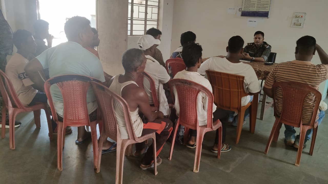 Chaibasa News: बकरीद को लेकर कराईकेला थाने में शांति समिति की बैठक
