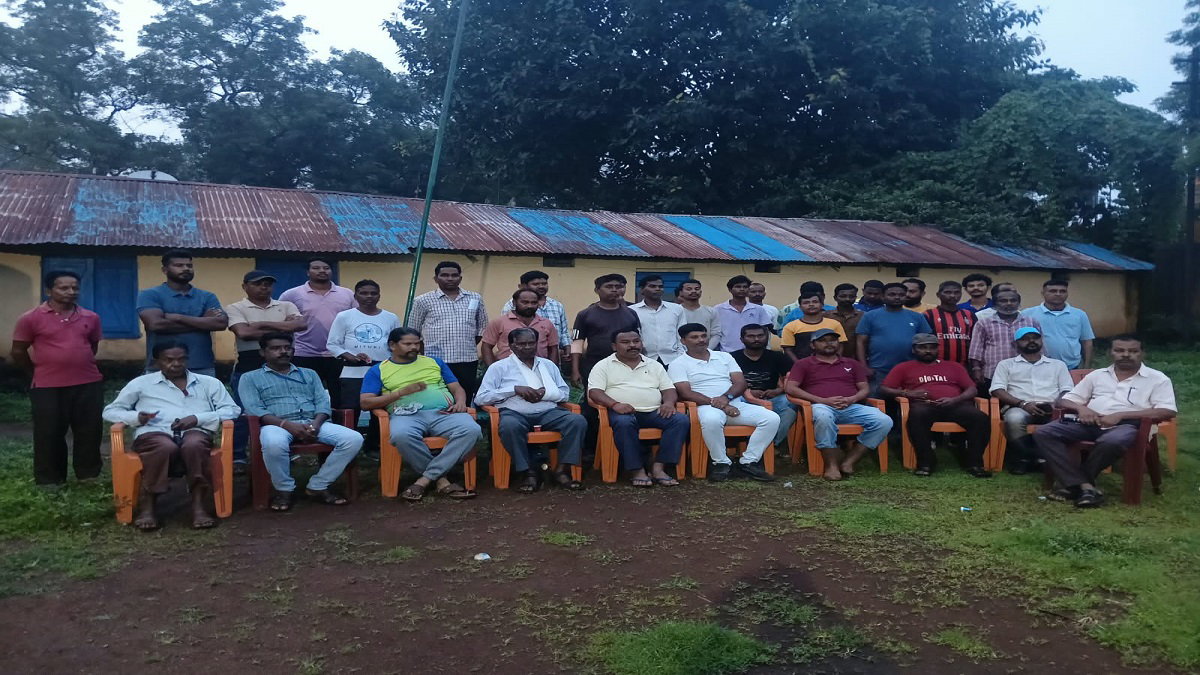 Chaibasa: राजाबुरु खदान बंदी से स्थानीय मजदूरों पर प्रतिकूल प्रभाव, जल्द खदान शुरू की उठाई मांग