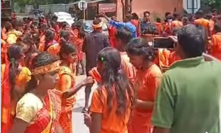 Gumla: बोल-बम के जयकारों से गूंजा बसिया का मोरेंग, कांवरियों के शिवभक्ती में दिखा जुनून