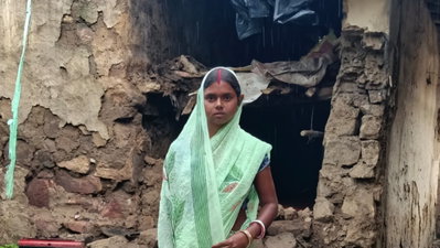 Bokaro News:  चंदनकियारी में बारिश से मिट्टी के दो घर ढहे, सिर छुपाने के लिए छत नहीं