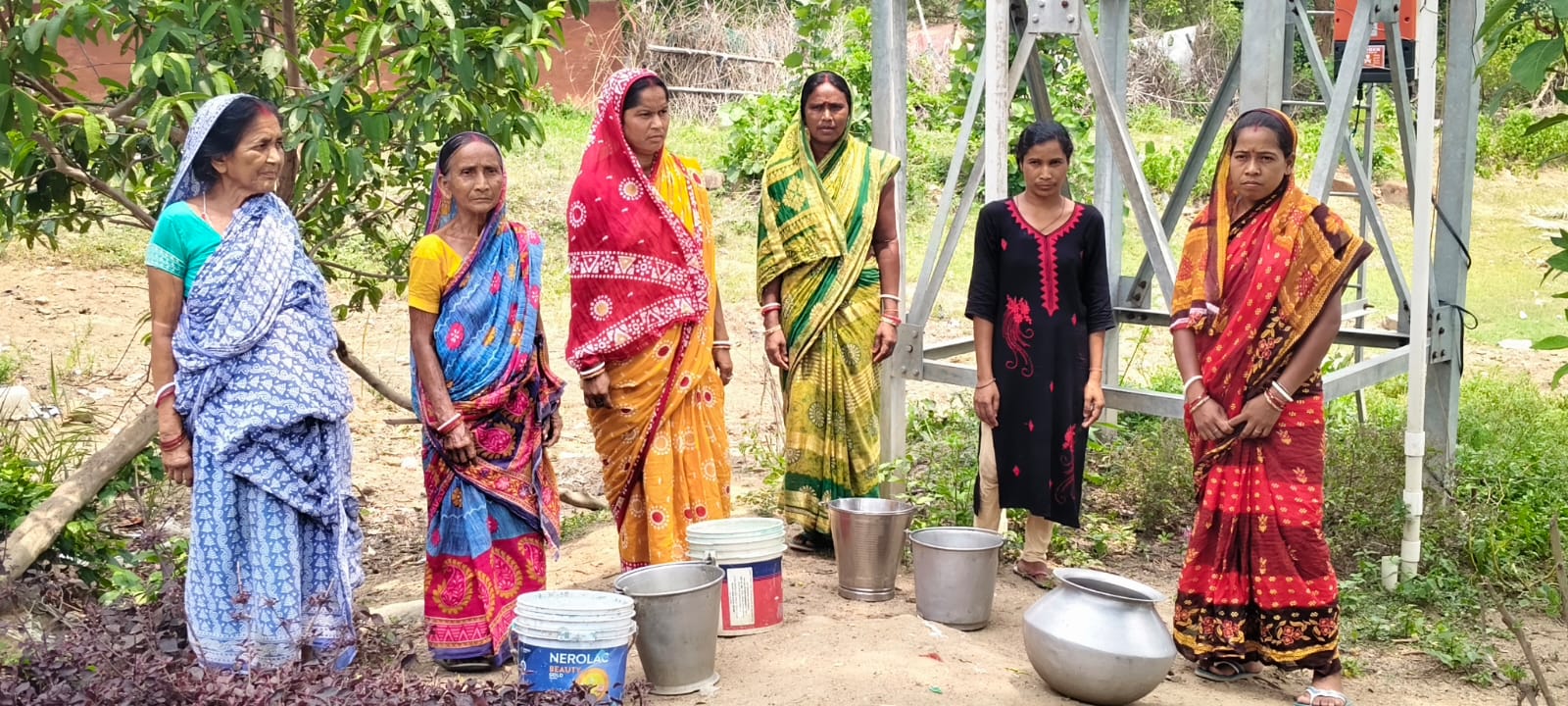 Saraikela News: भलूकाडीह में गहराया पेयजल संकट, ‘हर घर जल’ योजना बनी शोभा की वस्तु
