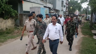 Chaibasa News: चक्रधरपुर में बकरीद को लेकर निकला फ्लैग मार्च