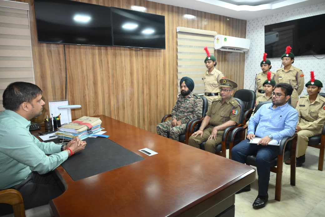 Deoghar News: DC ने 200 NCC कैडेटों को किया सम्मानित, कैडेट्स ने लिया आपदा प्रबंधन का प्रशिक्षण
