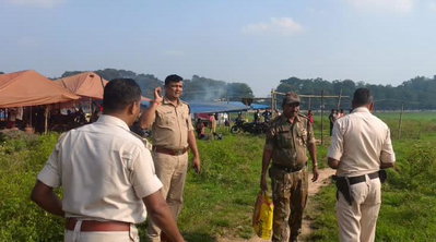 Ranchi News: शहीद मैदान के साप्ताहिक बाजार में अवैध शराब के खिलाफ पुलिसिया कार्रवाई