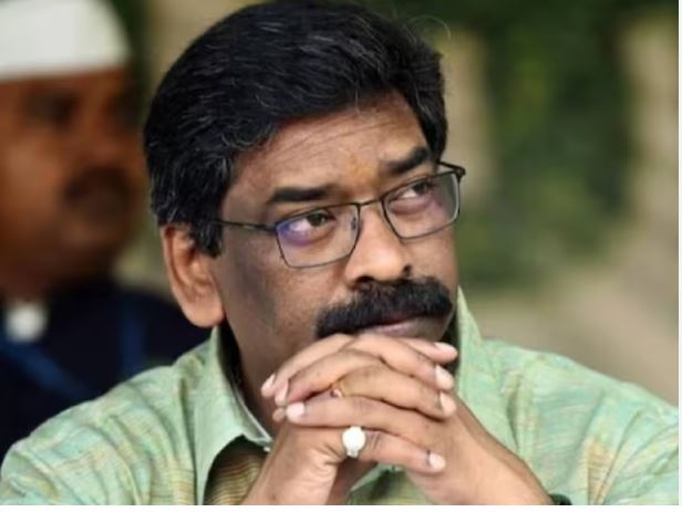 बिना कारकेड के प्रोजेक्ट भवन पहुंचें मुख्यमंत्री हेमंत सोरेन