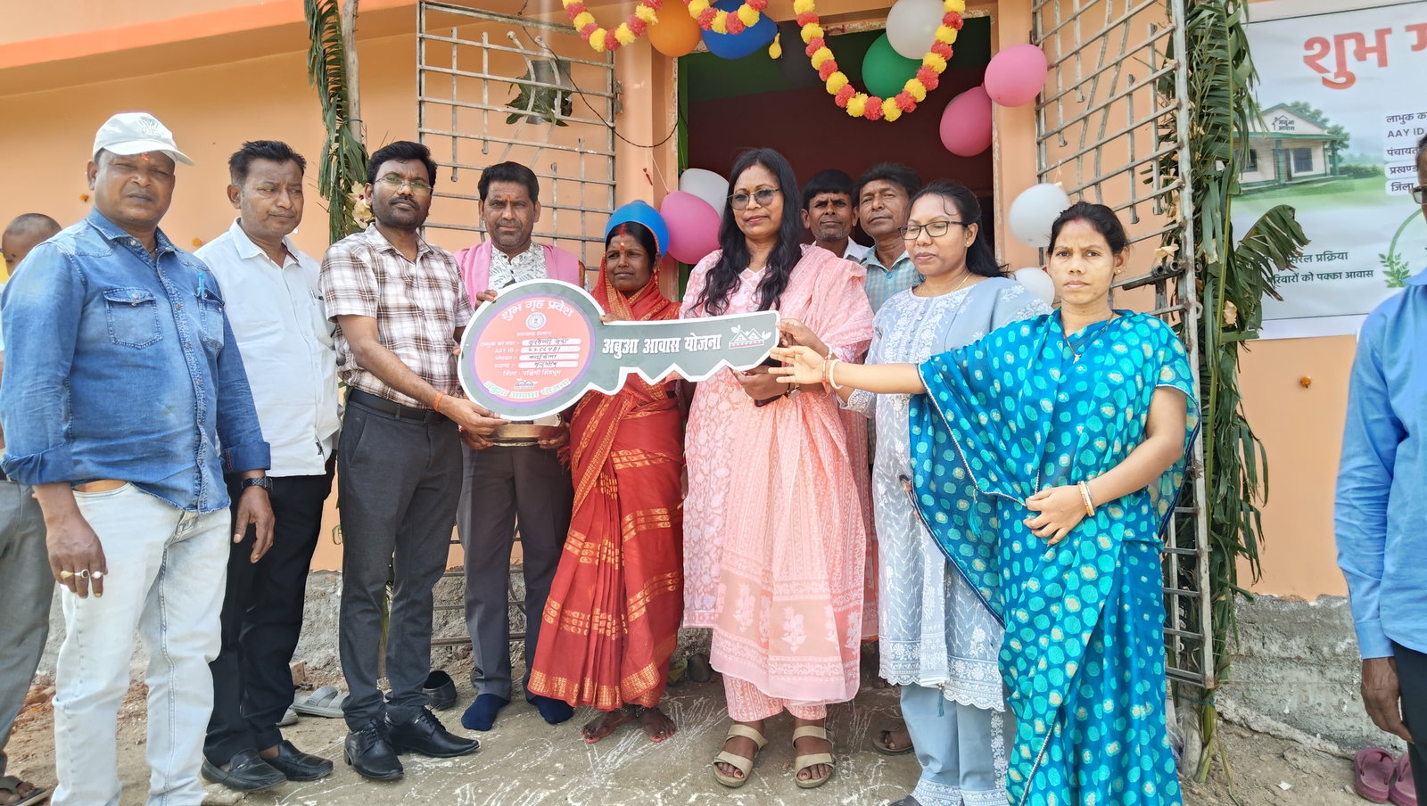 बंदगांव: 13 पंचायतों में ‘गृह प्रवेश’ उत्सव, अबुआ व PMआवास के लाभुकों को मिले घर की चाबी