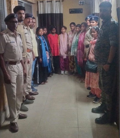 चक्रधरपुर: पुलिस ने 7 नाबालिगों को रेलवे स्टेशन से किया रेस्क्यू