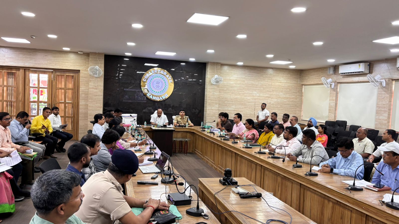 Ramgarh News: रामगढ़ में अवैध खनन रोकने को लेकर DC सख्त, टास्क फोर्स की बैठक में दिए कई निर्देश