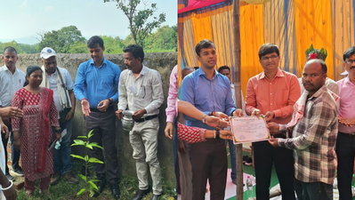 Chaibasa News: लान्डुपोदा पंचायत की विशेष ग्राम सभा में DDC हुए शामिल, विकास की प्राथमिकताओं पर जोर