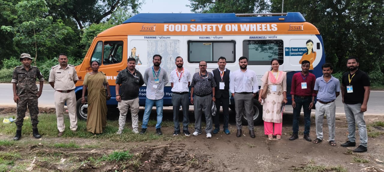 Deoghar News: श्रावणी मेला में खाद्य सुरक्षा टीम की बड़ी कार्रवाई, 10 क्विंटल पेड़ा किया नष्ट