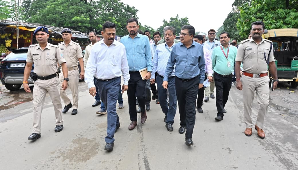 Bokaro News: बारिश के बीच बोकारो की सड़कों पर उतरे उपायुक्त, सुनी समस्याएं दिए समाधान के निर्देश
