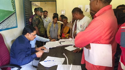 Gumla News: SIR-के विशेष शिविरों का उपायुक्त ने किया औचक निरीक्षण, मतदाताओं की सुनीं समस्याएं