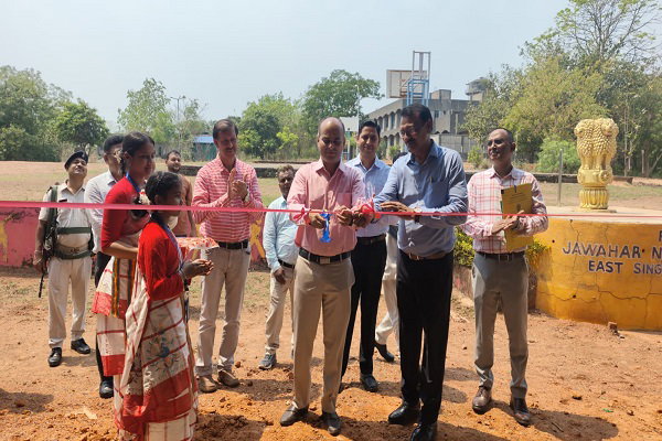 बहरागोड़ा: जवाहर नवोदय विद्यालय को मिला नया खेल शेड, DC ने किया उद्घाटन
