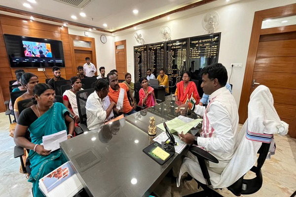 जनता दरबार: रांची उपायुक्त ने दिखाए तेवर, अंचलाधिकारियों को लगाई फटकार