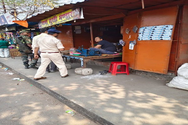 छापेमारी से बीड़ी-सिगरेट-तंबाकू दुकानदारों में मचा हड़कंप, 14 के खिलाफ कार्रवाई