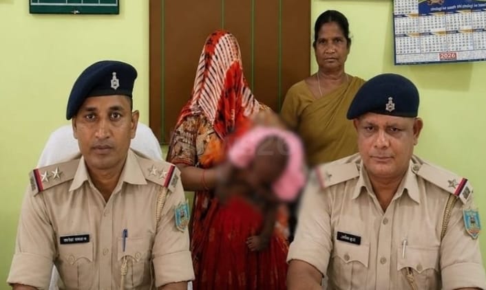 Saraikela News: सरायकेला में महिला चोर गिरफ्तार, 2 लाख के जेवर व 5 मोबाइल भी बरामद
