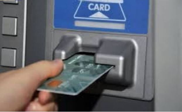 Jamshedpur News: ATM में कार्ड फंसाकर ठगी, मददगार बनकर शातिर ने उड़ाए 47,800 रुपये