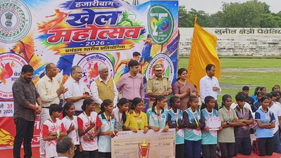 Hazaribagh News: तीन दिवसीय प्रमंडल स्तरीय खेल महोत्सव का समापन, विजेता खिलाड़ियों को मिला सम्मान