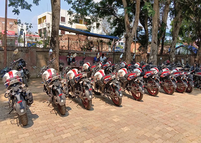 अपराधियों के रफ्तार का मुकाबला अपाचे से होगी, चक्रधरपुर थाने को मिली 15 बाइक