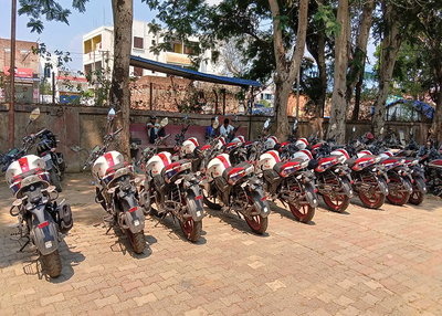 अपराधियों के रफ्तार का मुकाबला अपाचे से होगी, चक्रधरपुर थाने को मिली 15 बाइक