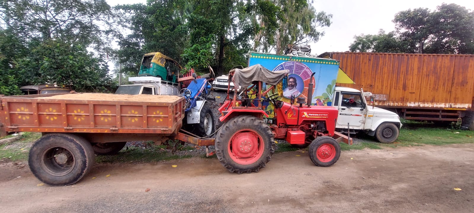 Ramgarh News: अवैध खनन पर जिला प्रशासन की कार्रवाई, अवैध बालू लदे 4 ट्रैक्टरों को पकड़ा