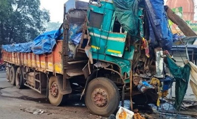Jamshedpur News: हाता बिरसा चौक पर दो ट्रकों में जोरदार टक्कर, ट्रक के उड़े परखच्चे