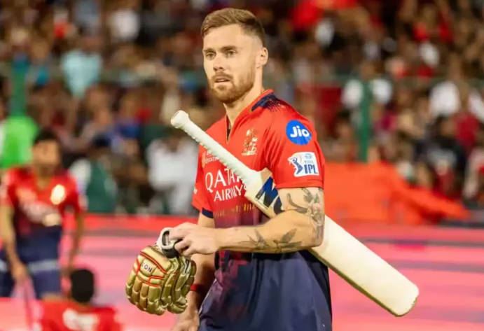 Sports News: IPL में RCB को झटका, ओपनर खिलाड़ी चोट के बाद हुए घर वापस