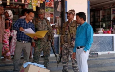 Chaibasa News: बंदगांव में तंबाकू प्रोडक्ट के खिलाफ छापेमारी, 8 दुकानदारों पर जुर्माना