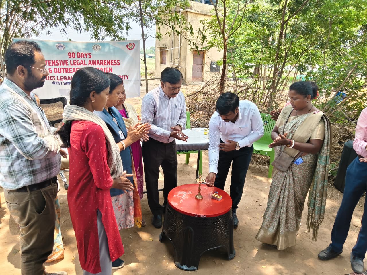 Chaibasa News: चोया गांव में विधिक जागरूकता कार्यक्रम, दी गई कानूनी जानकारी
