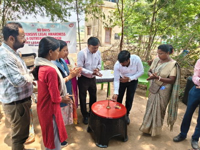 Chaibasa News: चोया गांव में विधिक जागरूकता कार्यक्रम, दी गई कानूनी जानकारी