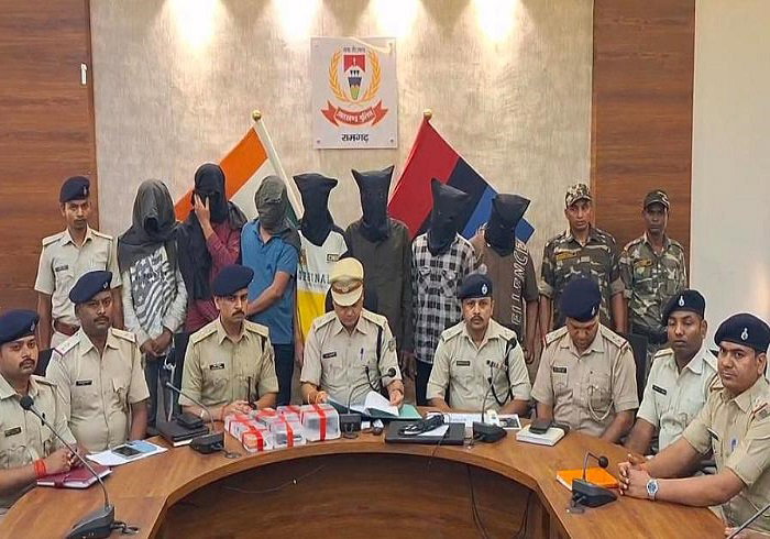 रामगढ़: राहुल दुबे गिरोह के 7 सदस्य गिरफ्तार, हथियार व कार जब्त