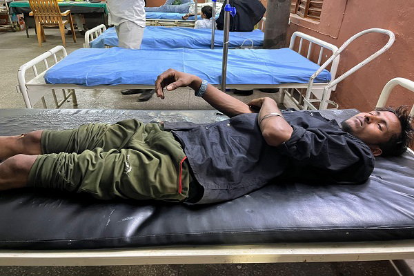 लातेहार: मकईयाटांड मोड़ के पास हाइवा ने बाइक सवार को रौंदा, एक की मौत, एक घायल