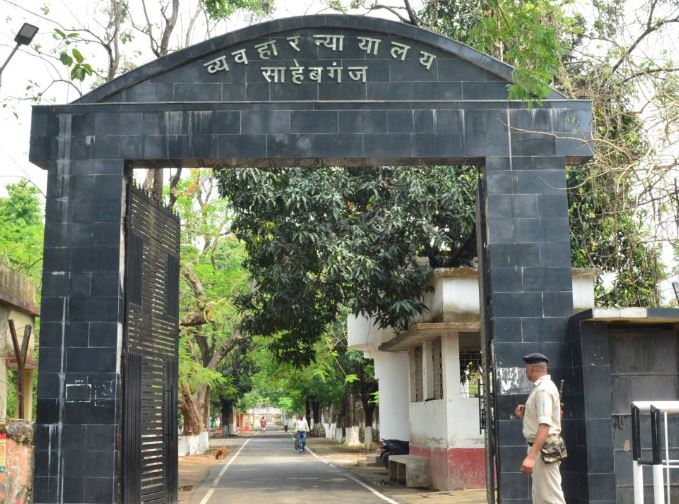 कल्याणचक रेलवे स्टेशन मामला: तीसरे आरोपी ने किया सरेंडर, सवारी को लेकर हुई थी मारपीट