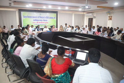 Simdega News: ‘दिशा’ बैठक में विकास योजनाओं की गहन समीक्षा, लंबित कार्यों में तेजी लाने के निर्देश