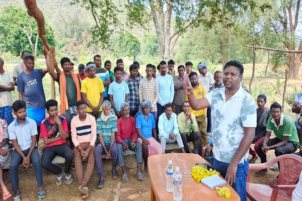 विधायक जगत माझी ने सोनुवा के गांवों में लगाया जन-चौपाल, सुनी ग्रामीणों की समस्याएं