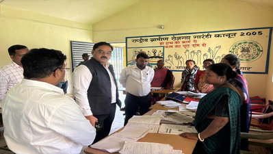 Gumla News: रायडीह में SIR सुनवाई का उपायुक्त ने किया औचक निरीक्षण