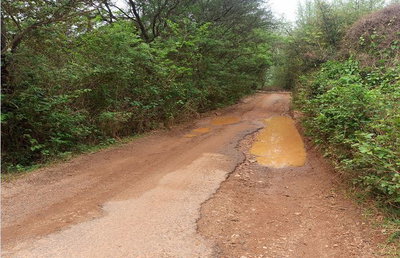बहरागोड़ा: तालाब में तब्दील हुई झरिया-बांकदह मुख्य सड़क,  राहगीर बेहाल
